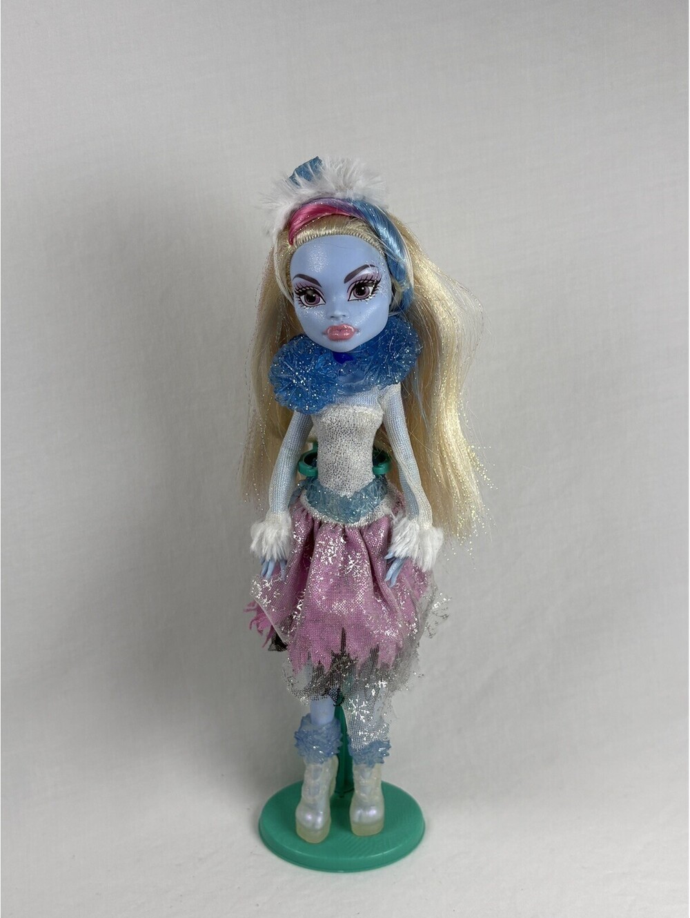 Monster High Ghouls Rule Abbey Bominable Fashion Doll 2012